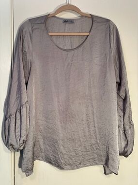 Soft Scoop Neck Blouse in Light Gray